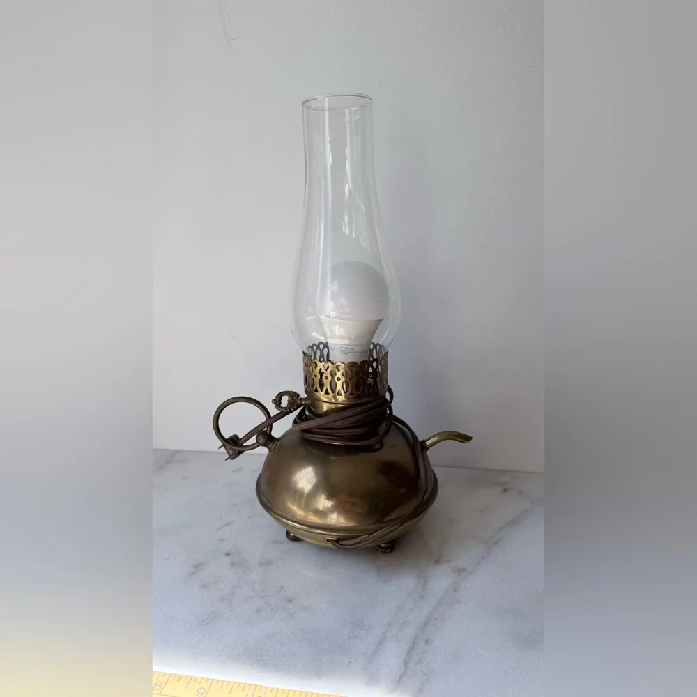 Antique-Style Brass Table Lamp with Clear Glass Chimney - Brass Finish